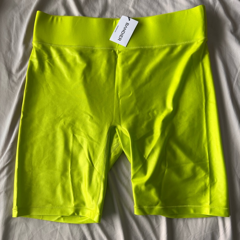 Bandier 9” center stage shorts Bio Lime